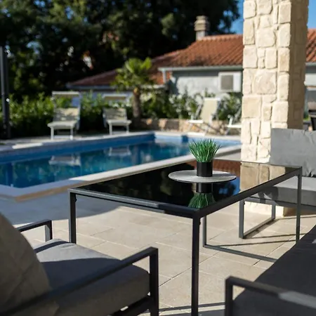 Villa Laura *