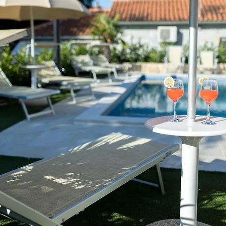 Laura Βίλα Malinska